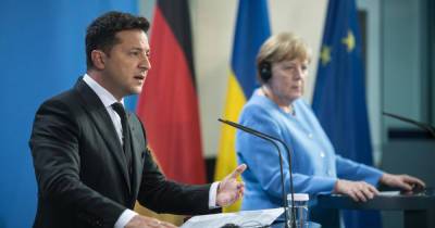 На Украине заявили об ультиматуме Меркель, Байдена и Путина Зеленскому