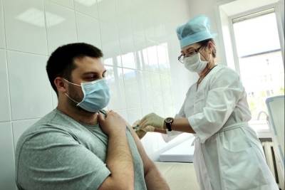 Первый этап обязательной вакцинации в Омской области завершен