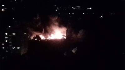 Крупный пожар в жилом доме в Ялте ликвидирован