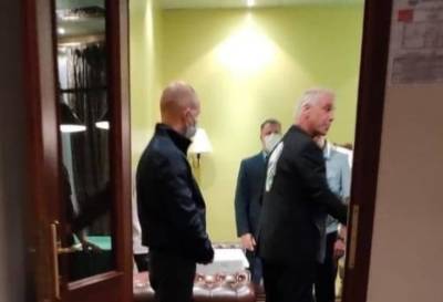 В Тверской области правоохранительные органы пришли в номер отеля к лидеру Rammstein