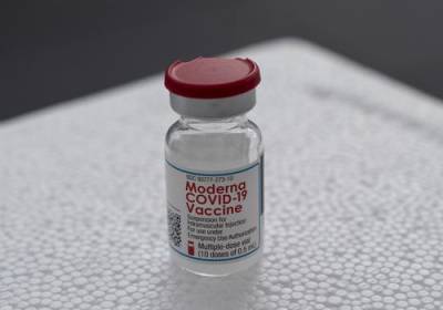 В Японии два человека скончались после вакцинации от коронавируса препаратом Moderna
