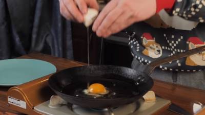 Не завтрак, а райское наслаждение: простой и вкусный рецепт яичницы в лаваше, пальчики оближете