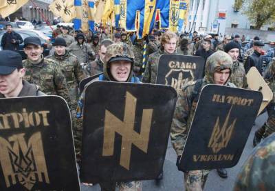 «Пора остановиться»: Азаров призвал убрать нацистскую символику с нашивок украинских подразделений