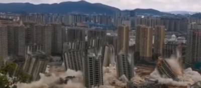 Взрывы стерли с лица земли сразу 15 небоскребов: видео с места событий