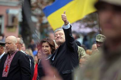 Порошенко заявил о невозврате Украины к «колониальному статусу»