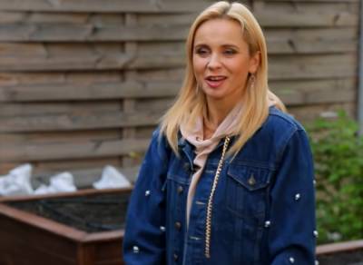 Игривая кошечка: звезда канала "Украина" Лилия Ребрик приспустила рубашку и заставила мужчин дрожать