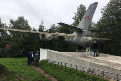 В Кречевицах отреставрируют памятник самолету Ил-28