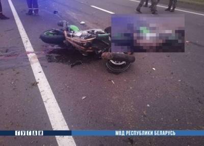 Смертельное ДТП под Рогачевом — мотоциклист с двумя пассажирами врезался в прицеп трактора