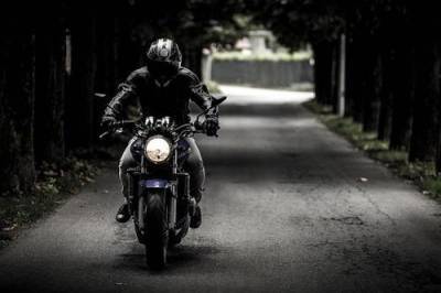 В Свердловской области несовершеннолетний мотоциклист без прав сбил семью из четырех человек