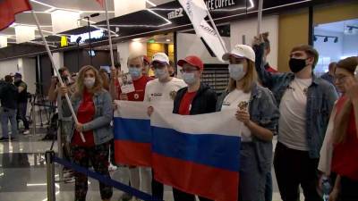 Российские паралимпийцы вернулись в Москву