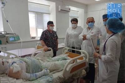 Глава Минздрава РД Татьяна Беляева посетила детей, пострадавших от взрыва газа