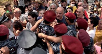 У "Физгородка" в Ереване вновь неспокойно – активиста забрали в полицию