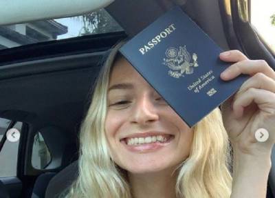 Дочь Анжелики Варум и Леонида Агутина похвалилась своим американским паспортом