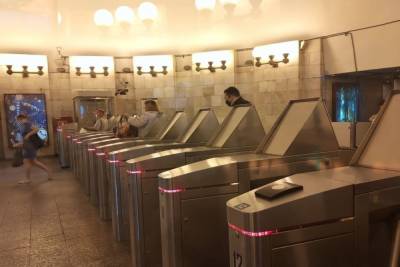 Петербуржцы жалуются на «обдираловку» из-за сбоя работы турникета в метро