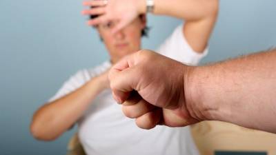 «Важно сопротивляться»: психолог назвала общие черты жертв домашнего насилия