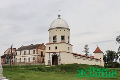 Поднимают историю из руин. Как волонтеры помогают восстанавливать Любчанский замок в Новогрудском районе