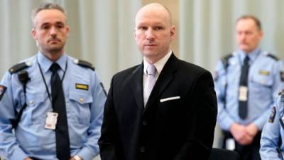 Норвежский террорист Андерс Брейвик пытается выйти из тюрьмы по УДО