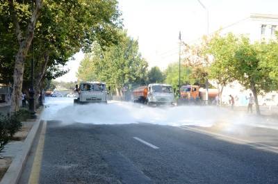 В Баку масштабная дезинфекция охватила более 500 улиц (ФОТО)