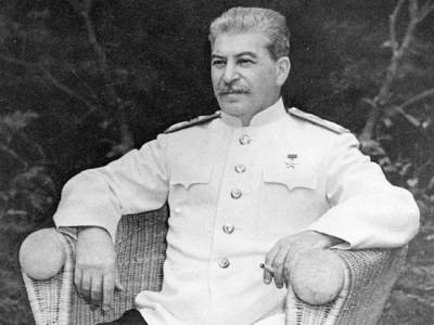 Какой свой мундир Сталин отказывался надевать