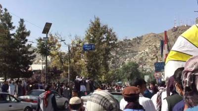 Сотни жителей Кабула устроили протест из-за закрытия банков