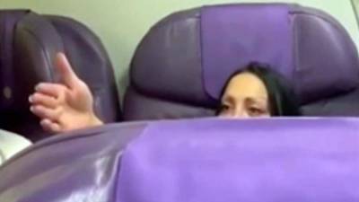 Пассажирка бизнес-класса устроила скандал на борту самолета в Сочи