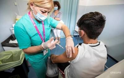 В Великобритании стартует вакцинация подростков