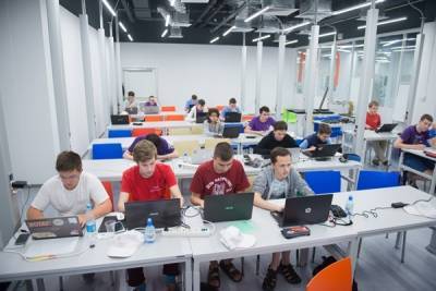 Российские школьники выиграли золото на Европейской олимпиаде по информатике