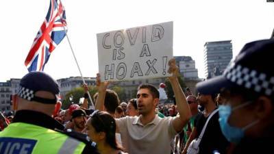 Противники вакцинации устроили акцию протеста в Лондоне