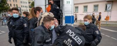 В ходе беспорядков на митинге в Берлине пострадали четверо сотрудников полиции