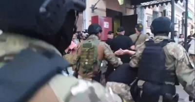 "Марш равенства" в Одессе закончился стычками с силовиками: задержан 51 радикал (видео)