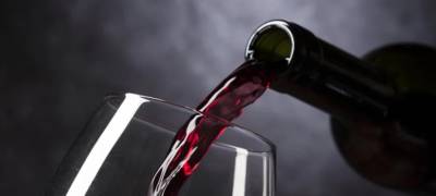 Доктор Мясников рассказал о пользе красного вина после COVID-19