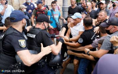 В результате стычек на ЛГБТ-марше в Одессе пострадали почти 30 правоохранителей