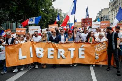 Во Франции - Во Франции к акциям против санпропусков присоединились 160 000 человек - argumenti.ru - Франция - Участники