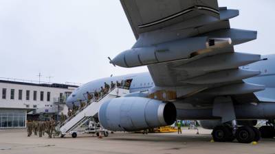 Последний самолет с британскими военными покинул аэропорт Кабула