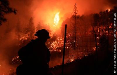 Лесной пожар в Калифорнии приблизился к озеру Тахо