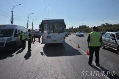 Жителей Омска возили на неисправных автобусах