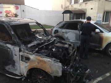 В Екатеринбурге задержали поджигателей автомобиля бизнесмена