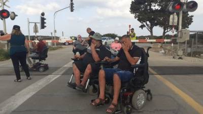 Протест инвалидов: остановлено движение поездов между Хайфой и Тель-Авивом