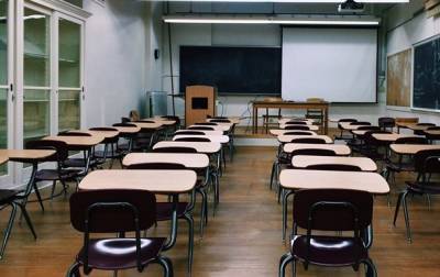 В США невакцинированный учитель вызвал вспышку COVID в школе