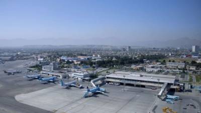 Американцам рекомендовано немедленно покинуть район аэропорта Кабула.
