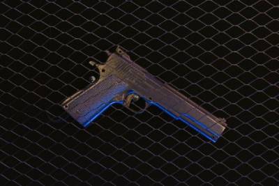 Мужчина выстрелил из пистолета в сестер возле ночного клуба в Выборге