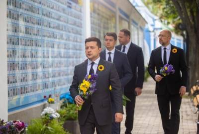 Владимир Зеленский почтил память погибших защитников Украины