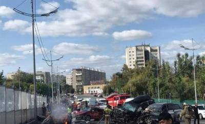 В центре Тюмени у "Вояжа" разбились пять автомобилей