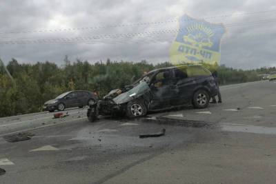 По дороге в мурманский аэропорт столкнулись два автомобиля, есть погибшие