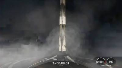 Первая ступень Falcon 9 села на платформу-дрон