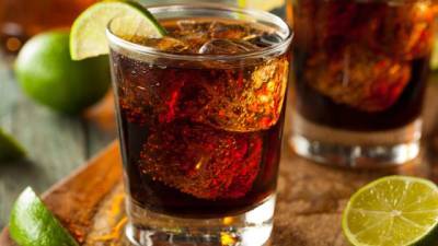 Как правильно пить разные виды рома – рассказывает DrinkHouse