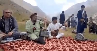 Талибы убили певца, который в своих песнях поддерживал их противников (видео)