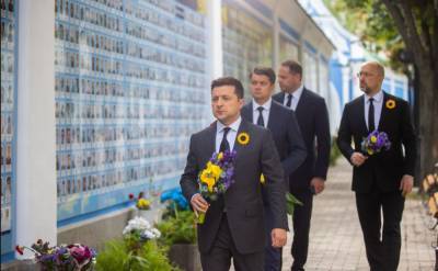 В День памяти защитников Зеленский почтил память павших за Украину