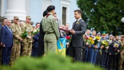Президент посмертно присвоил звание Героя Украины двум военнослужащим, погибшим в 2014 году