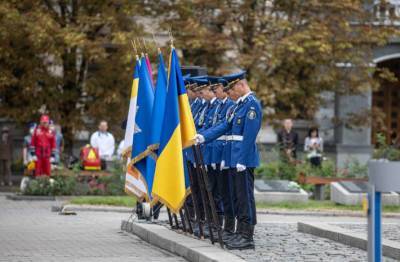 Руководство Украины и МВД почтило память военных и правоохранителей, которые погибли на Донбассе